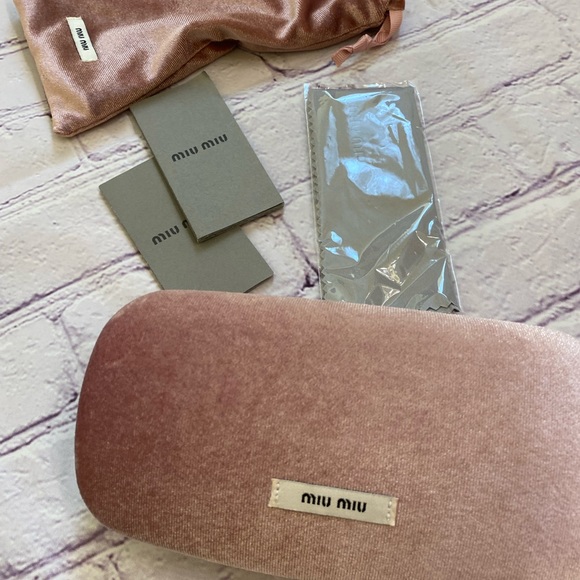 Yves St. Laurent sunglasses and Mui Mui case holder - Picture 3 of 11